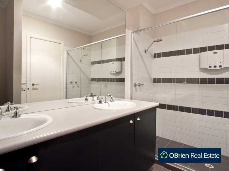 77 Viewgrand Drive, Berwick VIC 3806