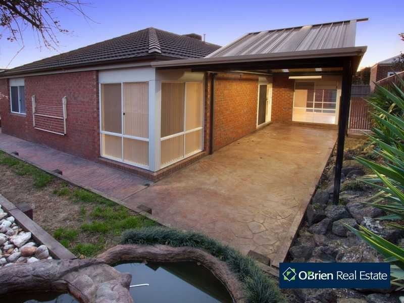 77 Viewgrand Drive, Berwick VIC 3806