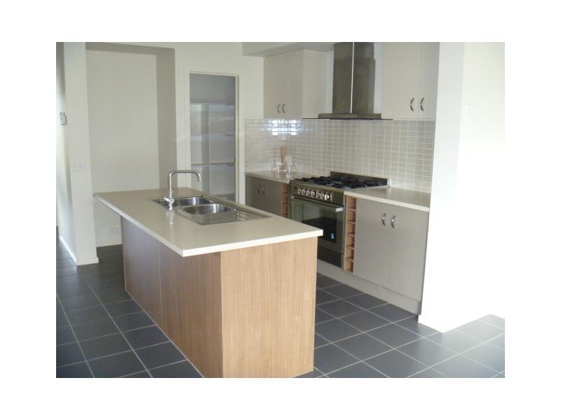 1 Egret Way, Pakenham VIC 3810