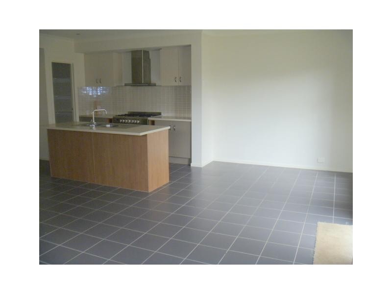 1 Egret Way, Pakenham VIC 3810