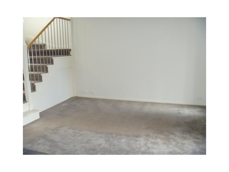 1 Egret Way, Pakenham VIC 3810