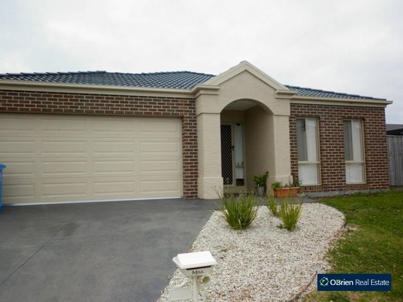 28 Fairways Boulevard, Cranbourne North VIC 3977