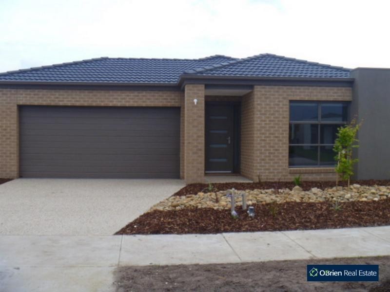 18 Serenity Street, Pakenham VIC 3810