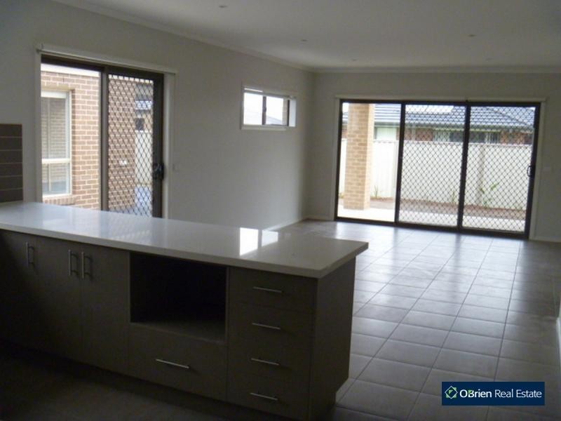 18 Serenity Street, Pakenham VIC 3810