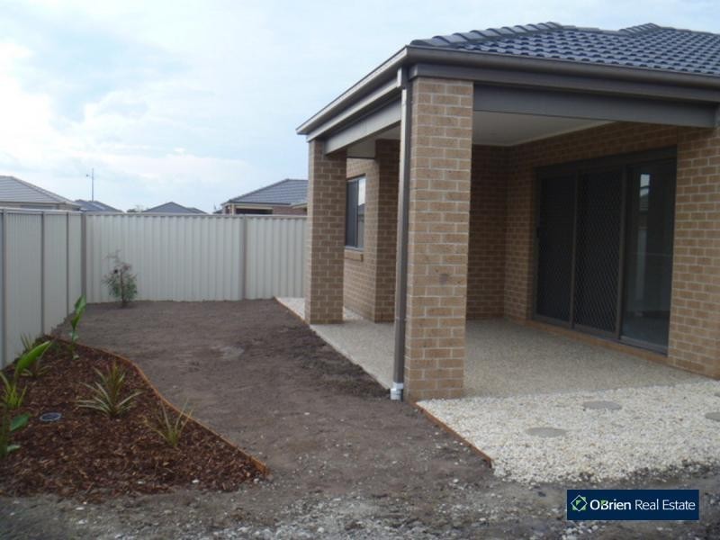 18 Serenity Street, Pakenham VIC 3810