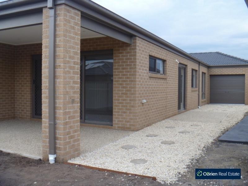 18 Serenity Street, Pakenham VIC 3810
