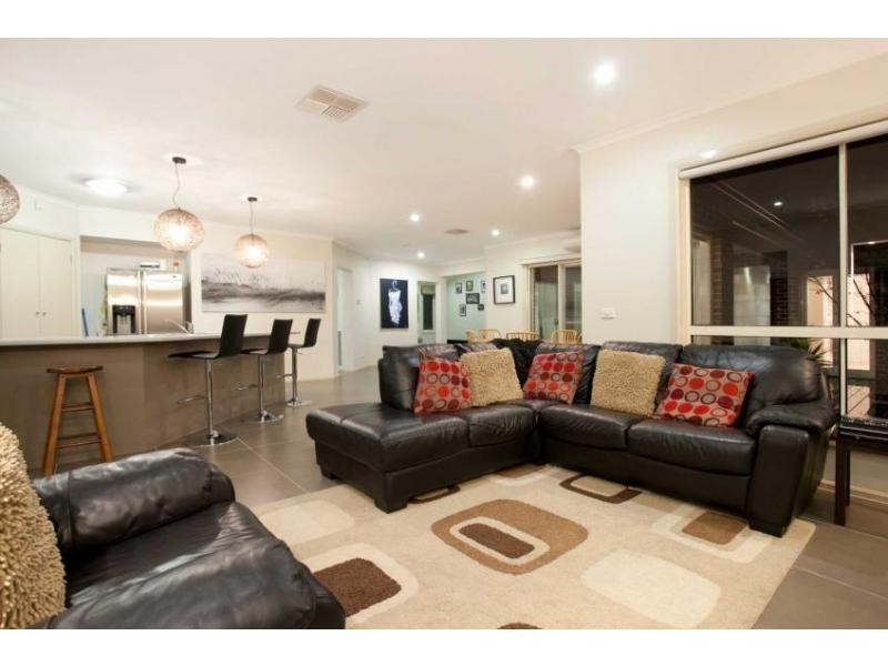 123 Bemersyde Drive, Berwick VIC 3806