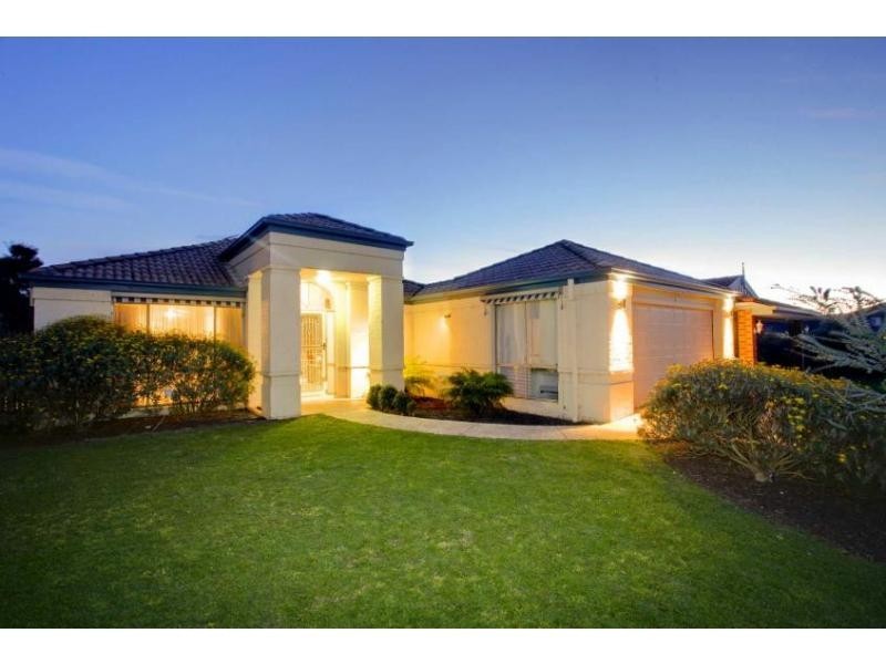 11 Canterbury Close, Narre Warren VIC 3805