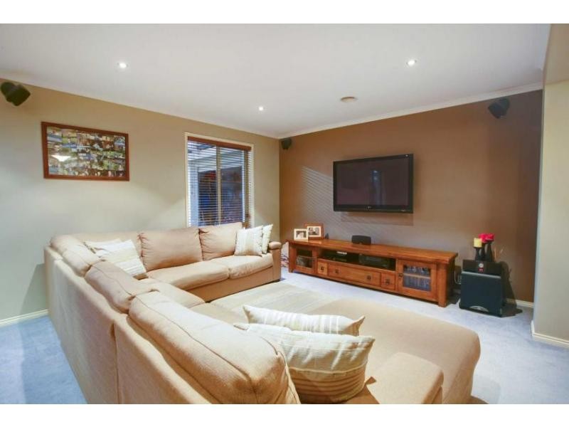 11 Canterbury Close, Narre Warren VIC 3805