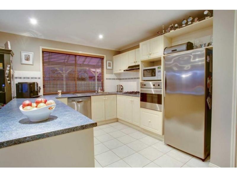 11 Canterbury Close, Narre Warren VIC 3805