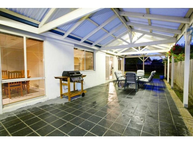 11 Canterbury Close, Narre Warren VIC 3805