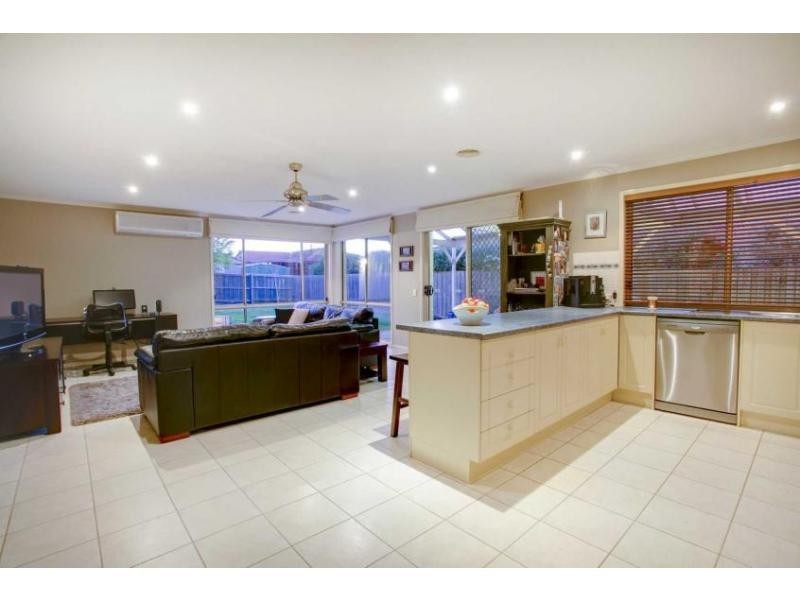 11 Canterbury Close, Narre Warren VIC 3805