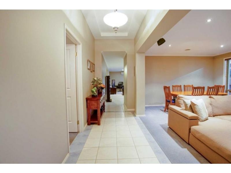 11 Canterbury Close, Narre Warren VIC 3805