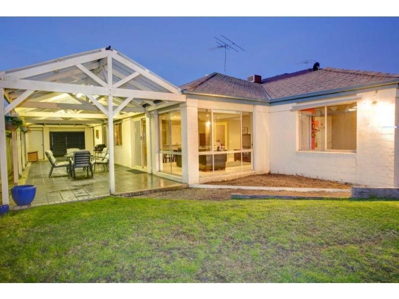 11 Canterbury Close, Narre Warren VIC 3805