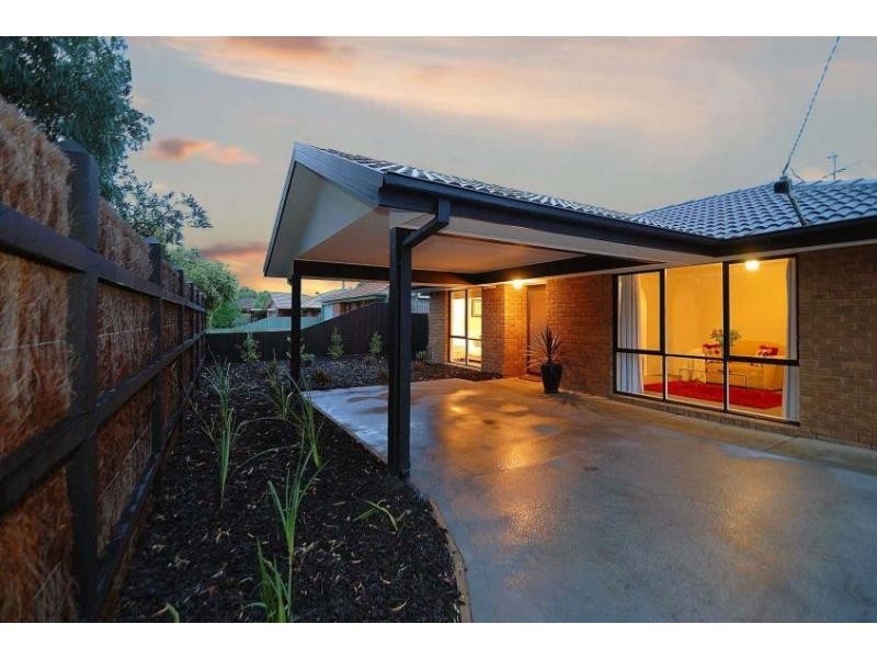 17 Cameron Way, Pakenham VIC 3810