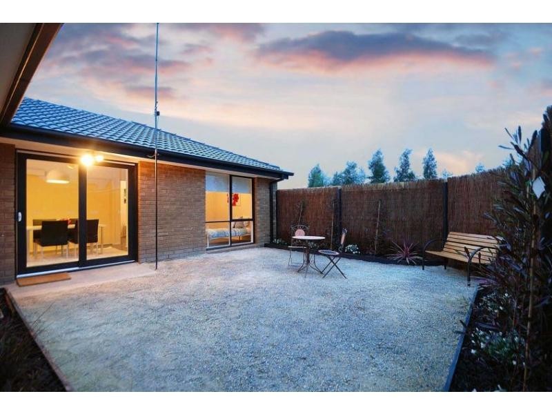 17 Cameron Way, Pakenham VIC 3810