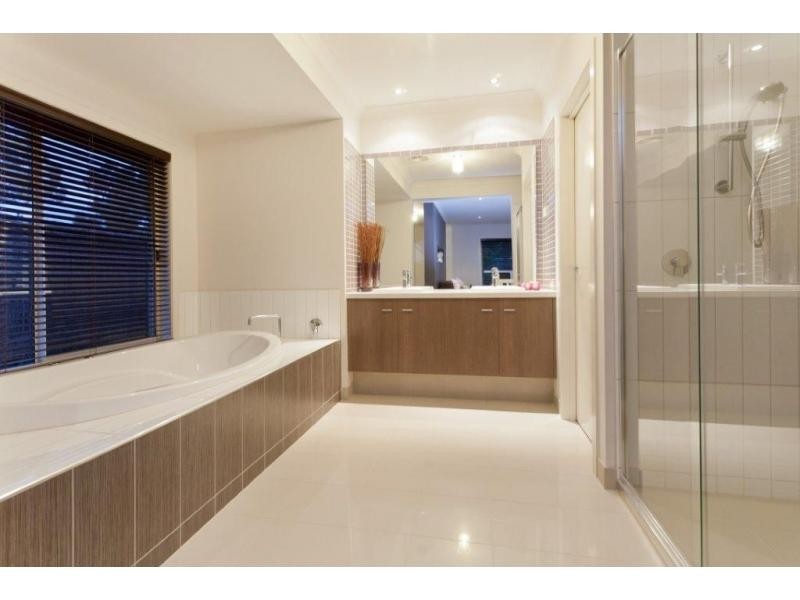 2 Grand Manor Drive, Berwick VIC 3806