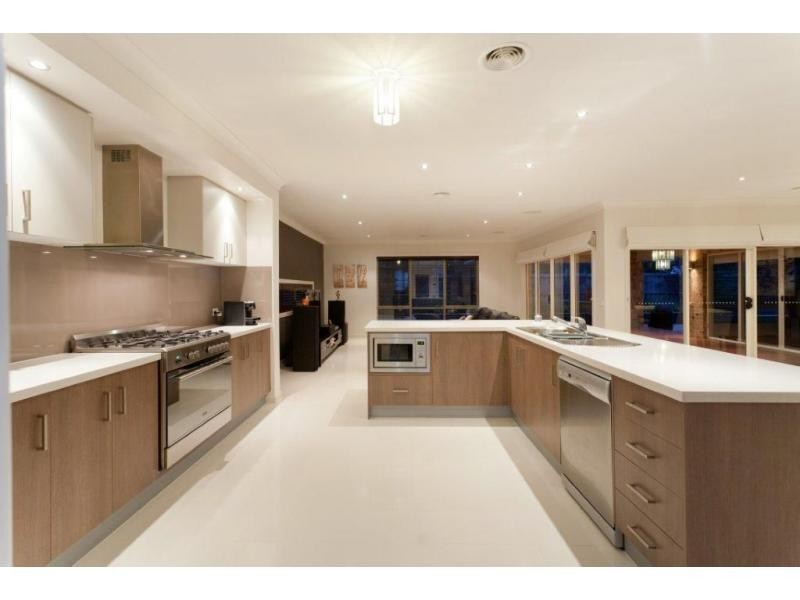 2 Grand Manor Drive, Berwick VIC 3806