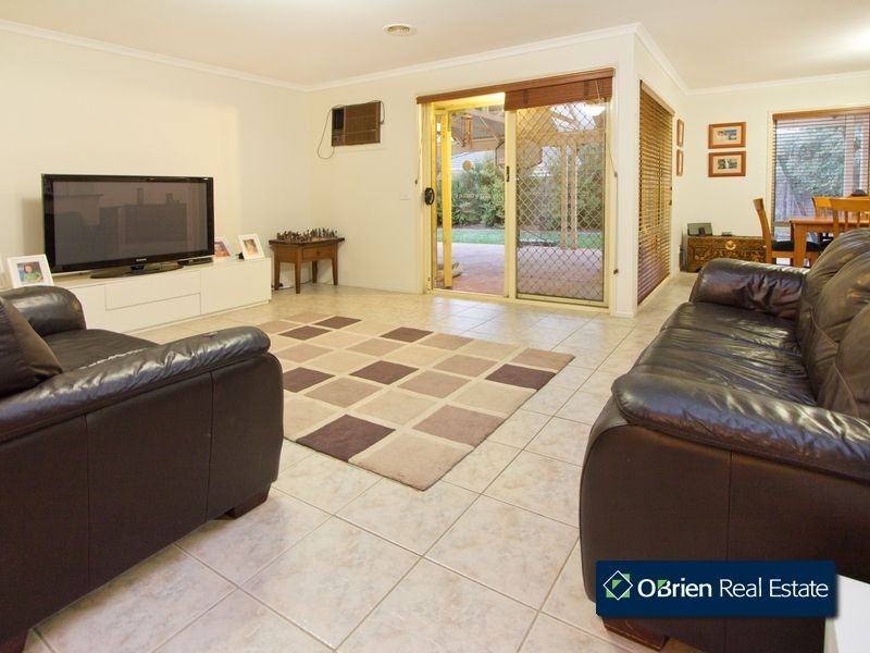 39 Marlesford Crescent, Berwick VIC 3806