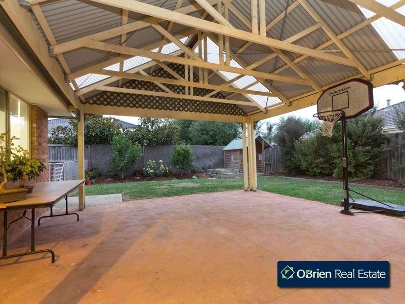 39 Marlesford Crescent, Berwick VIC 3806