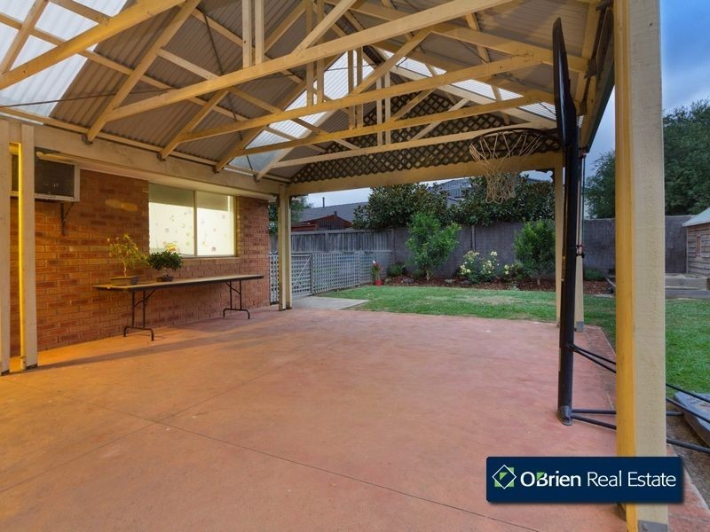 39 Marlesford Crescent, Berwick VIC 3806
