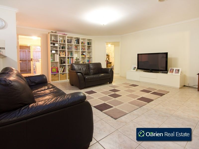 39 Marlesford Crescent, Berwick VIC 3806