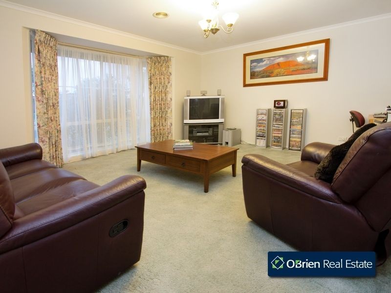 39 Marlesford Crescent, Berwick VIC 3806