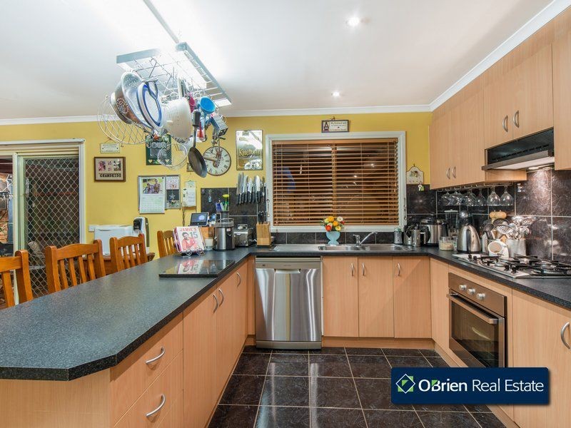 1 Kirrilee Court, Berwick VIC 3806