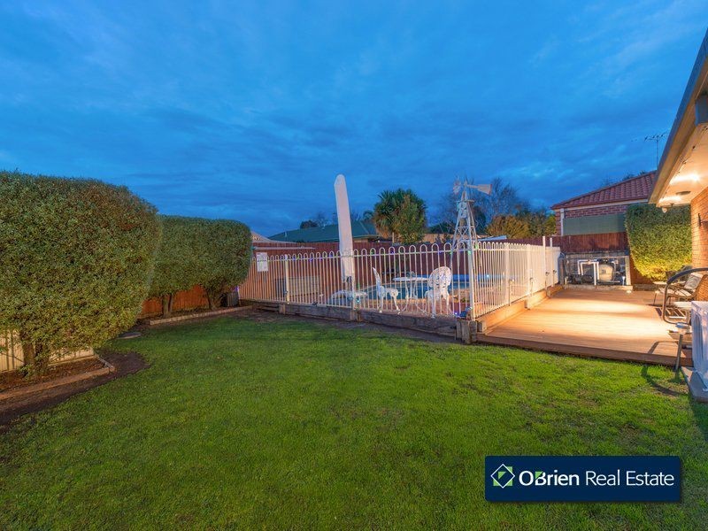 1 Kirrilee Court, Berwick VIC 3806