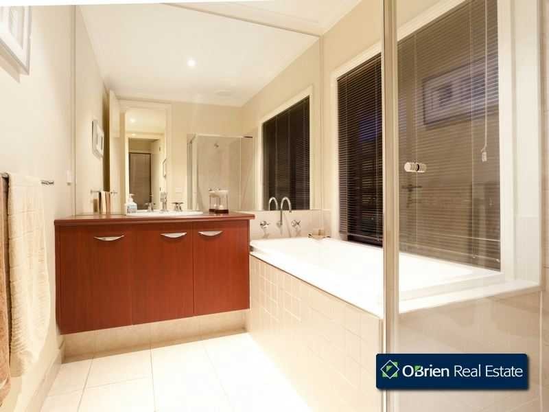 15 Viewgrand Drive, Berwick VIC 3806