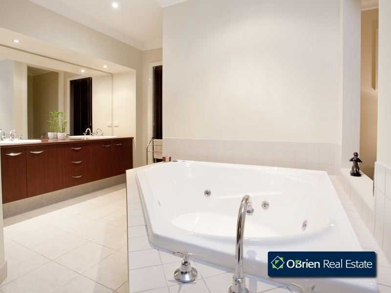 15 Viewgrand Drive, Berwick VIC 3806