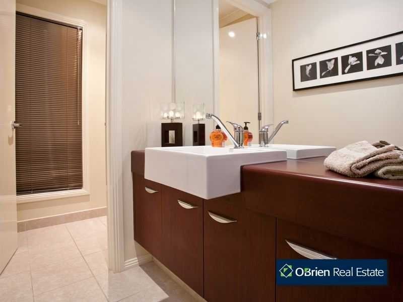 15 Viewgrand Drive, Berwick VIC 3806