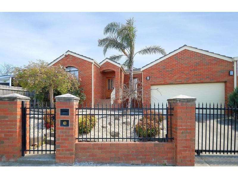 32 Crystalbrook Court, Narre Warren South VIC 3805
