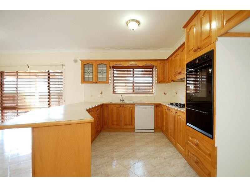 32 Crystalbrook Court, Narre Warren South VIC 3805