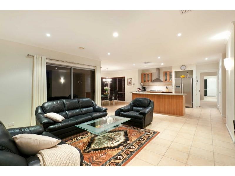 29 Tuileries Rise, Narre Warren South VIC 3805