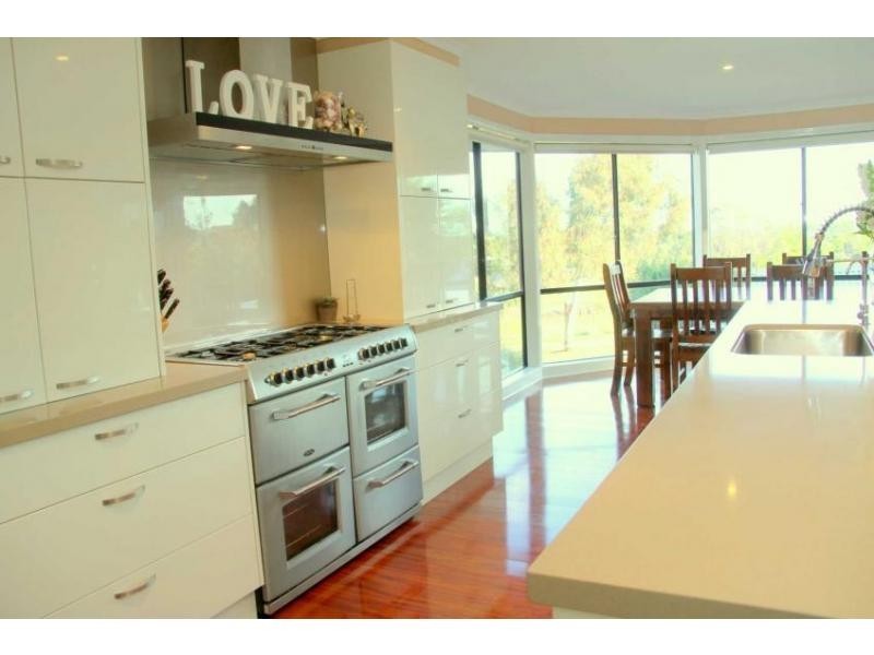 6 Hillcrest Avenue, Narre Warren VIC 3805