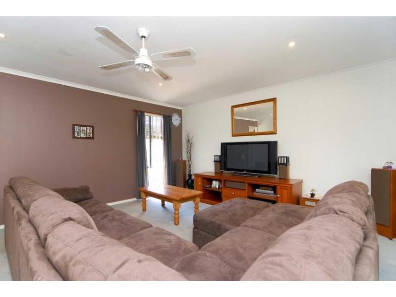 23 Horsham Drive, Cranbourne East VIC 3977