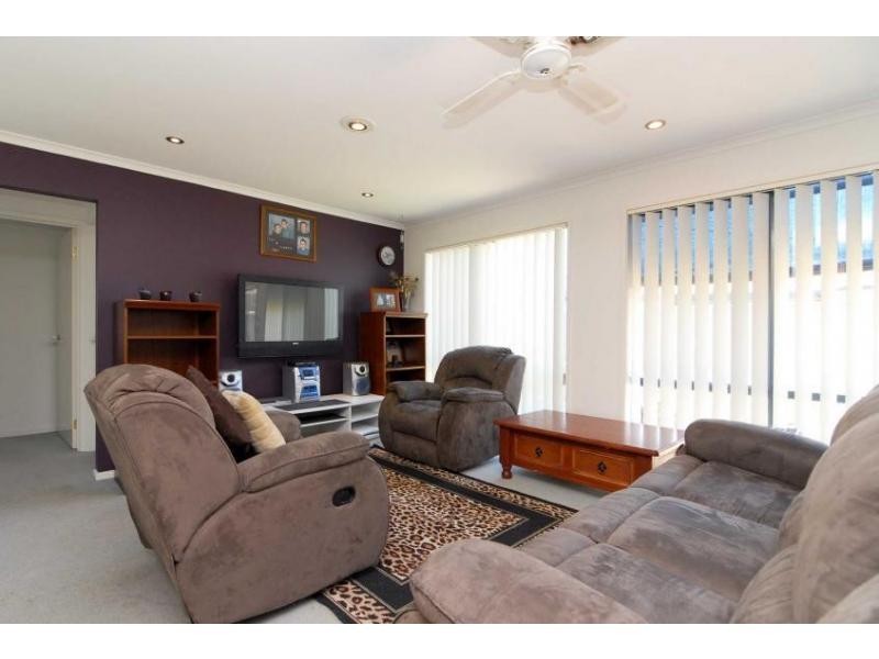 23 Horsham Drive, Cranbourne East VIC 3977