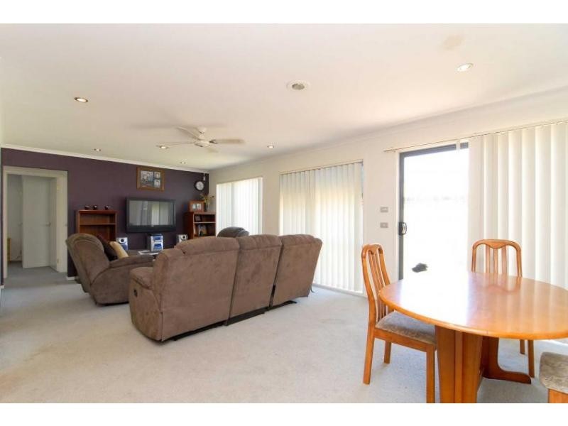 23 Horsham Drive, Cranbourne East VIC 3977