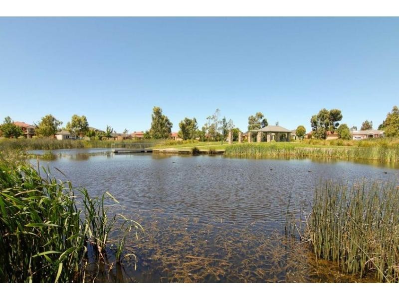 23 Horsham Drive, Cranbourne East VIC 3977