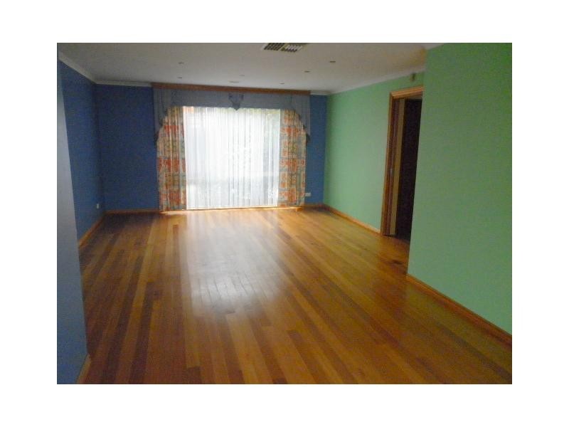 24 Regent Close, Berwick VIC 3806