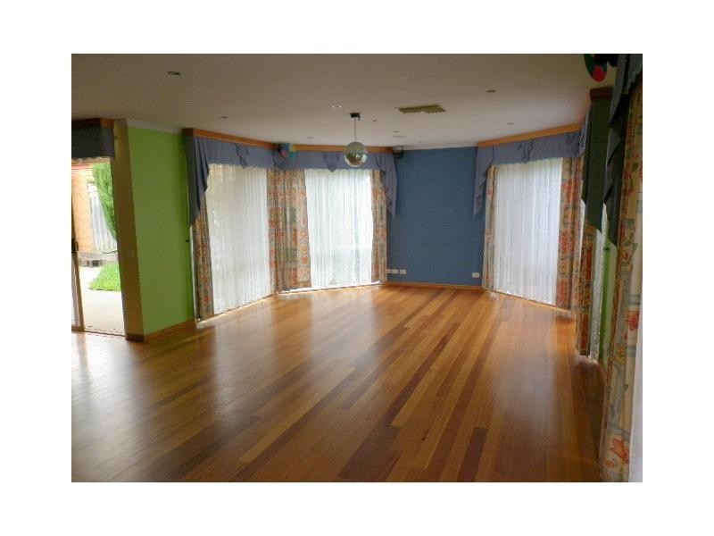 24 Regent Close, Berwick VIC 3806