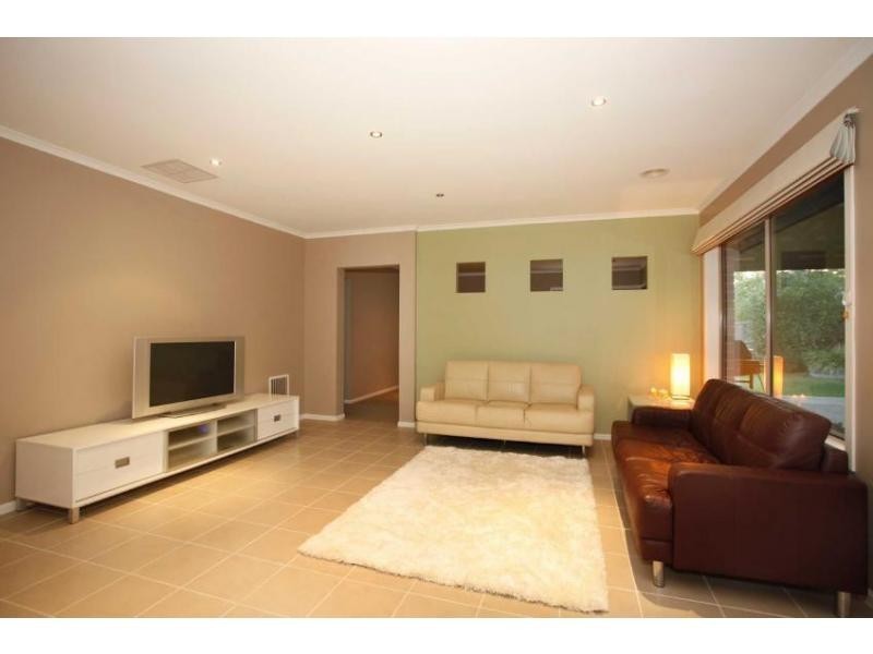 12 Lorne Court, Berwick VIC 3806