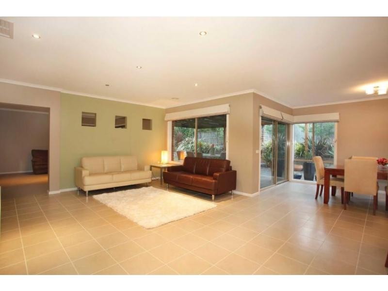 12 Lorne Court, Berwick VIC 3806