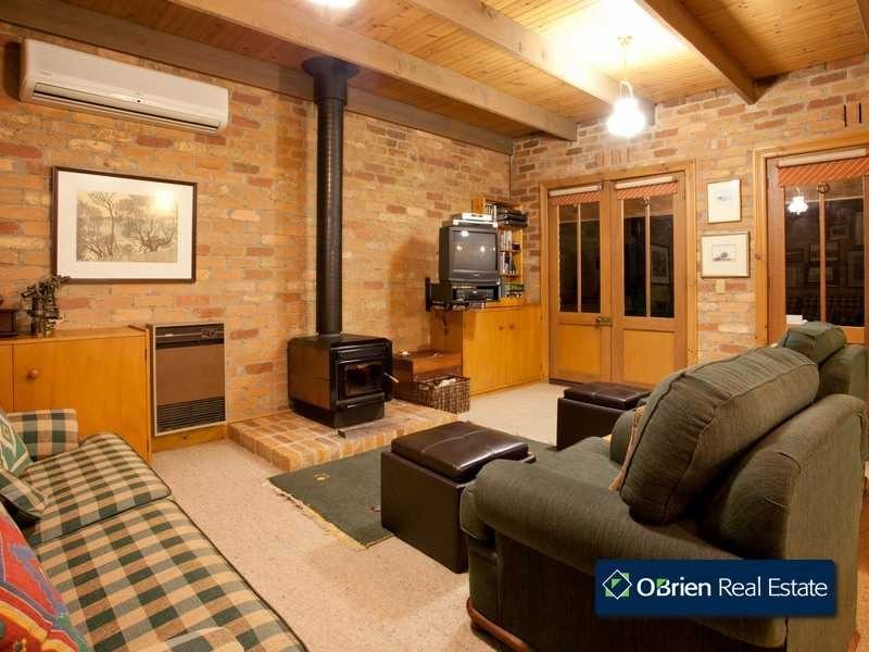 8 Sugarloaf Road, Beaconsfield Upper VIC 3808