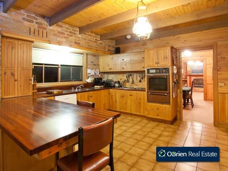 8 Sugarloaf Road, Beaconsfield Upper VIC 3808