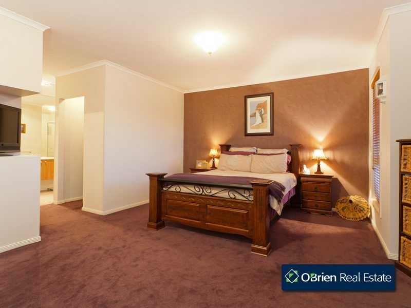 1 Glasshouse Court, Berwick VIC 3806