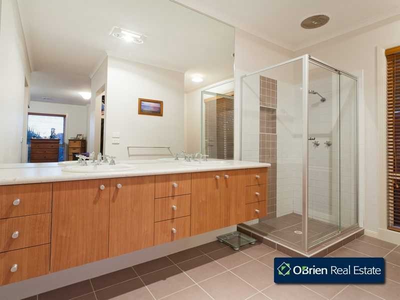 1 Glasshouse Court, Berwick VIC 3806