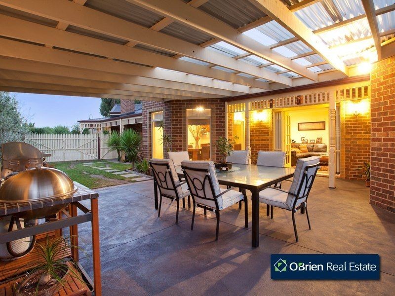 8 Spoonbill Street, Berwick VIC 3806