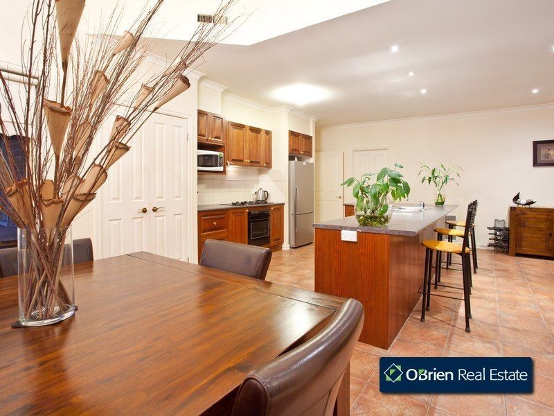 8 Spoonbill Street, Berwick VIC 3806